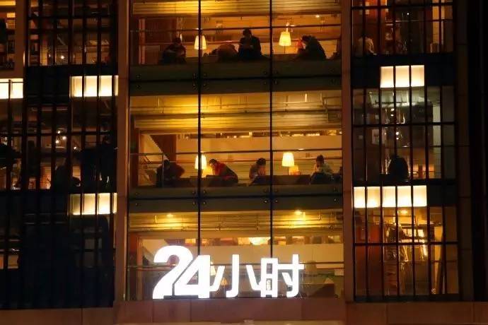 公共夜读氛围：以何营造，何以流行？